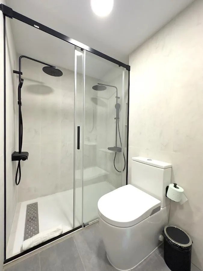 Hs Malaga City Center 6Pax Apartman